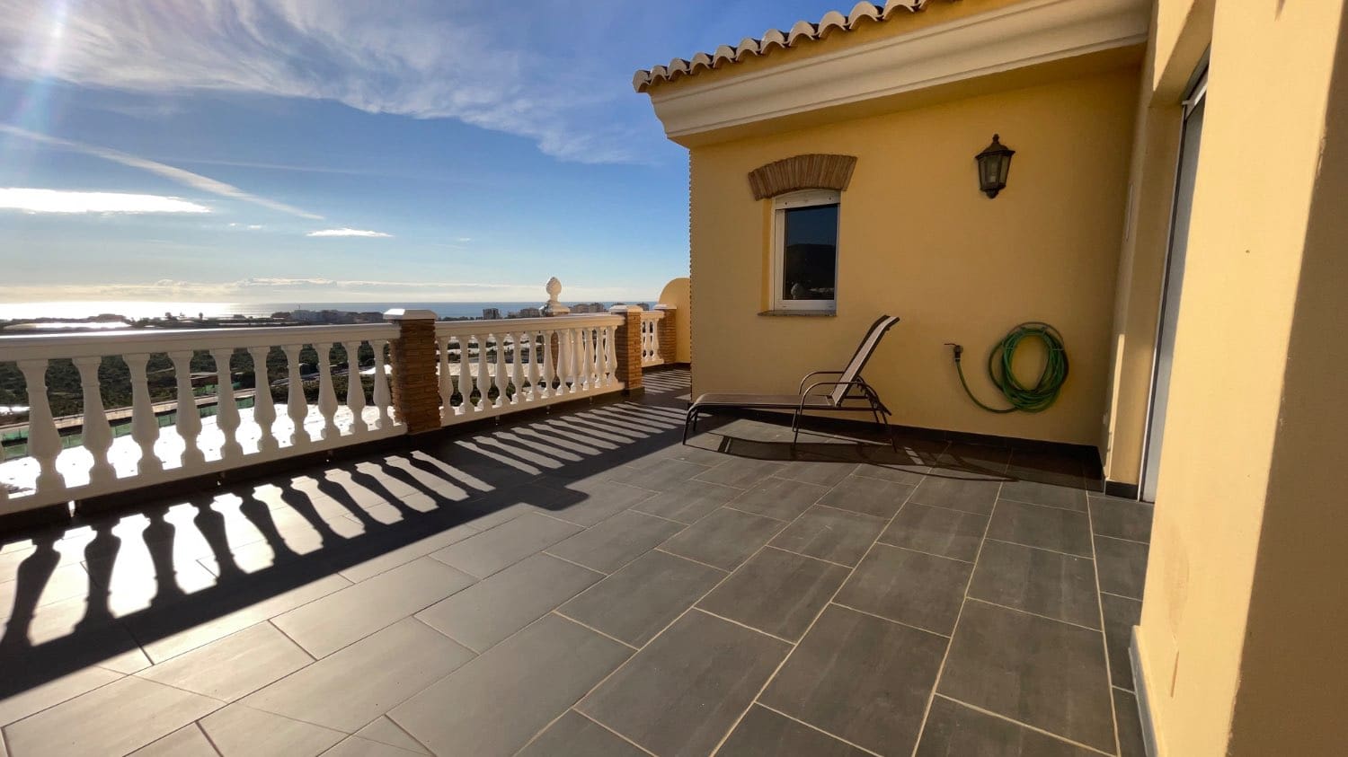 3 slaapkamer Rijtjeshuis te koop in Torrox-Costa met zwembad - € 469.000 (Ref: 9719493)