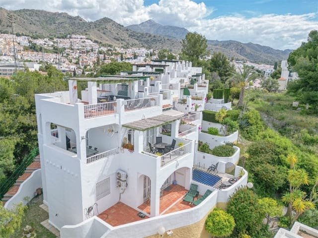 3 chambre Villa/Maison Mitoyenne à vendre à Burriana, Nerja avec piscine - 565 000 € (Ref: 9719494)