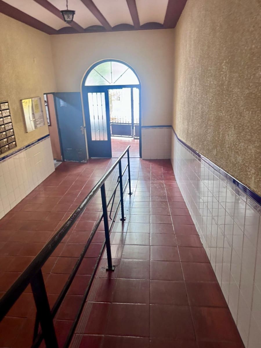 2 bedroom Apartment for sale in Torrevieja with pool - € 149,900 (Ref: 10081257)