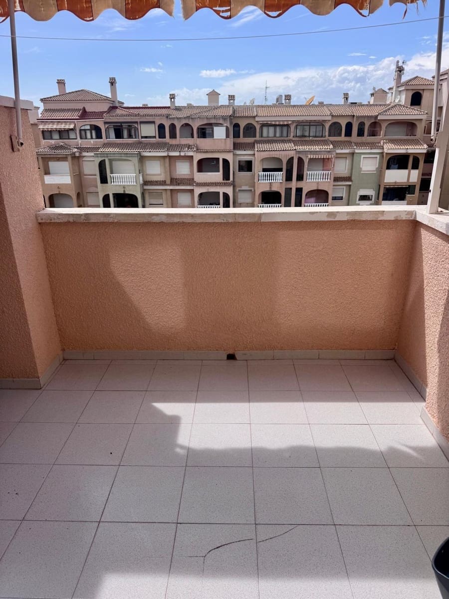 2 bedroom Apartment for sale in Torrevieja with pool - € 149,900 (Ref: 10081257)