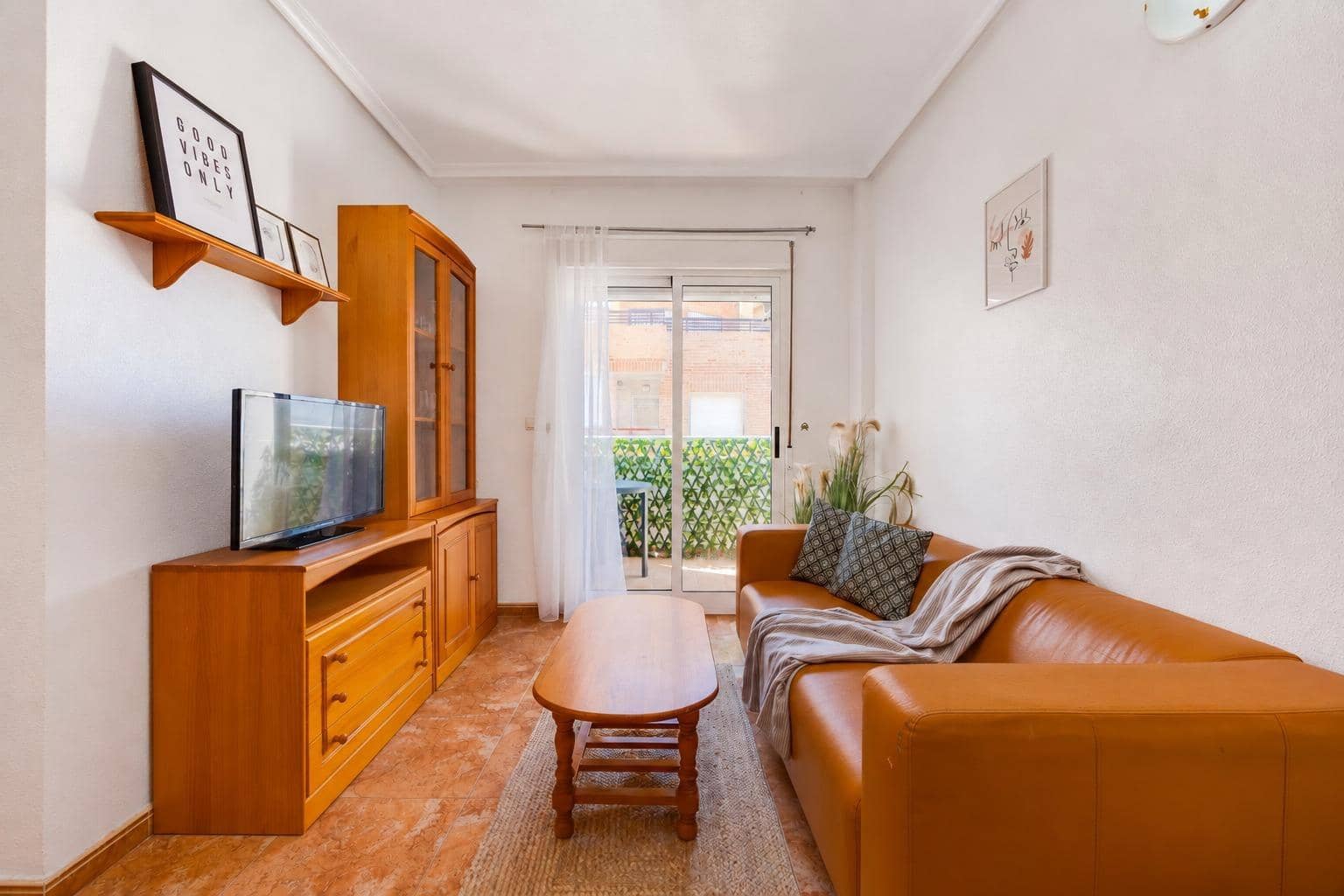 2 makuuhuone Huoneisto myytävänä paikassa Torrevieja mukana uima-altaan - 149 500 € (Ref: 10115900)