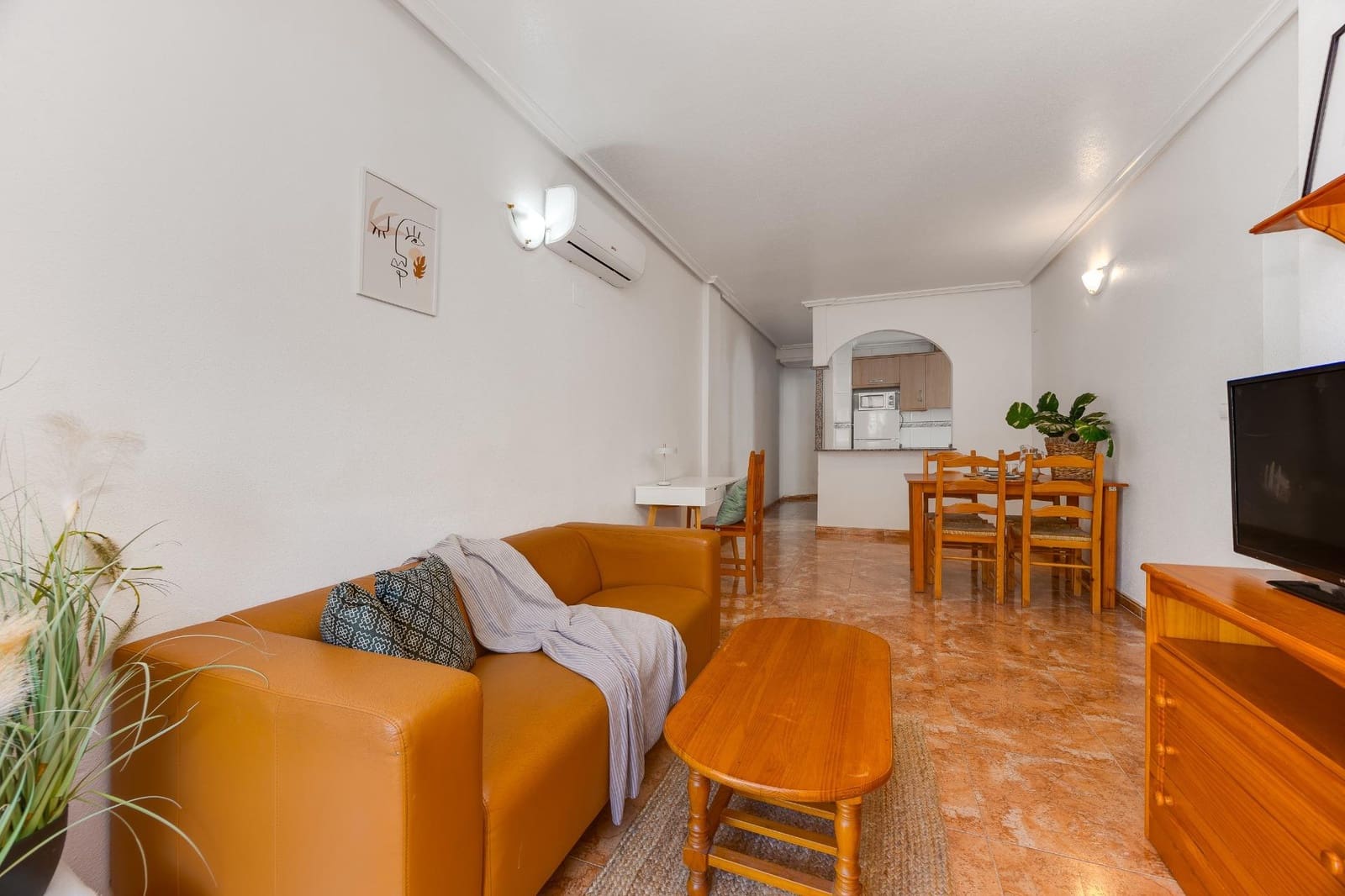 2 makuuhuone Huoneisto myytävänä paikassa Torrevieja mukana uima-altaan - 149 500 € (Ref: 10115900)