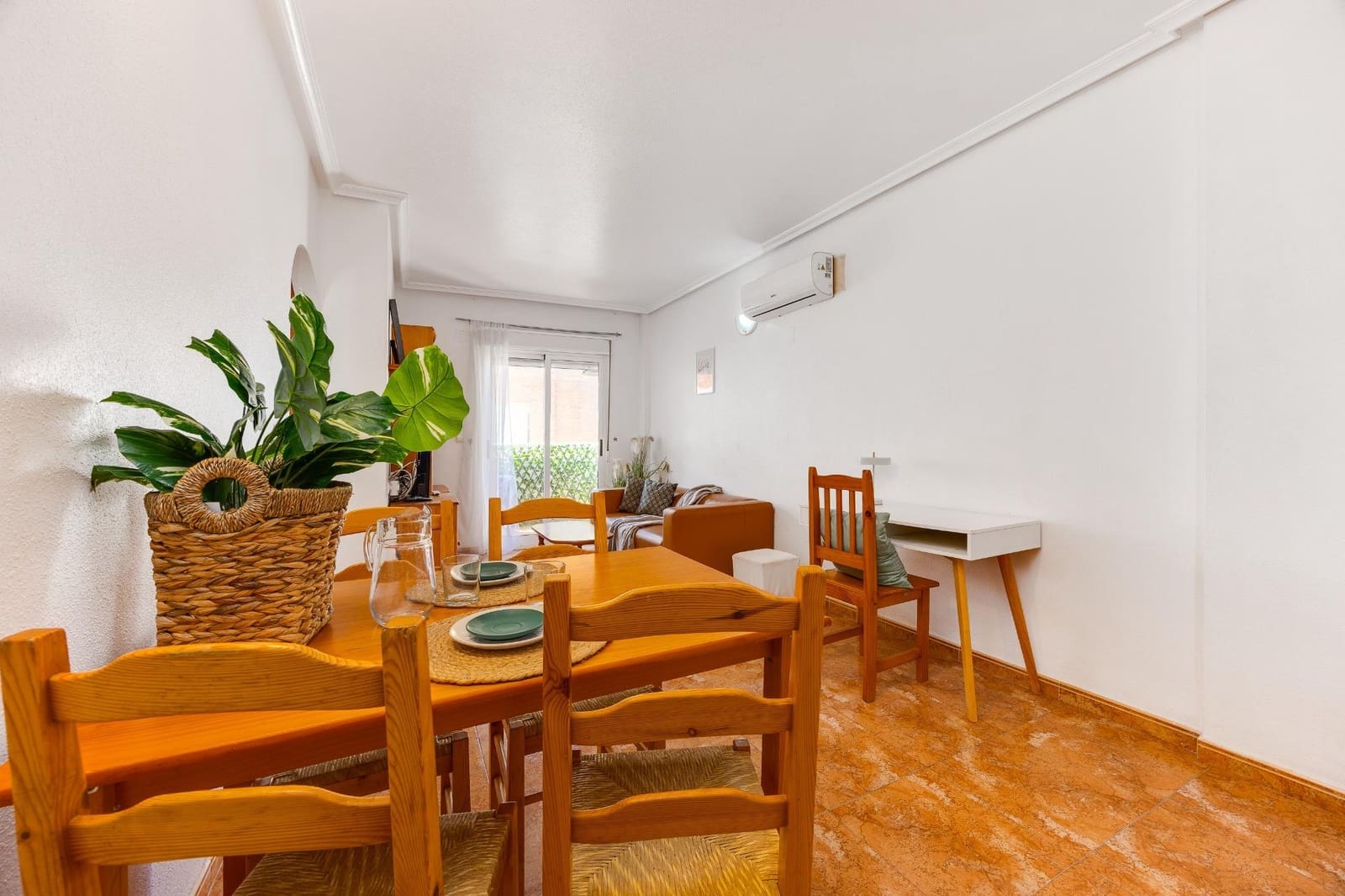 2 makuuhuone Huoneisto myytävänä paikassa Torrevieja mukana uima-altaan - 149 500 € (Ref: 10115900)