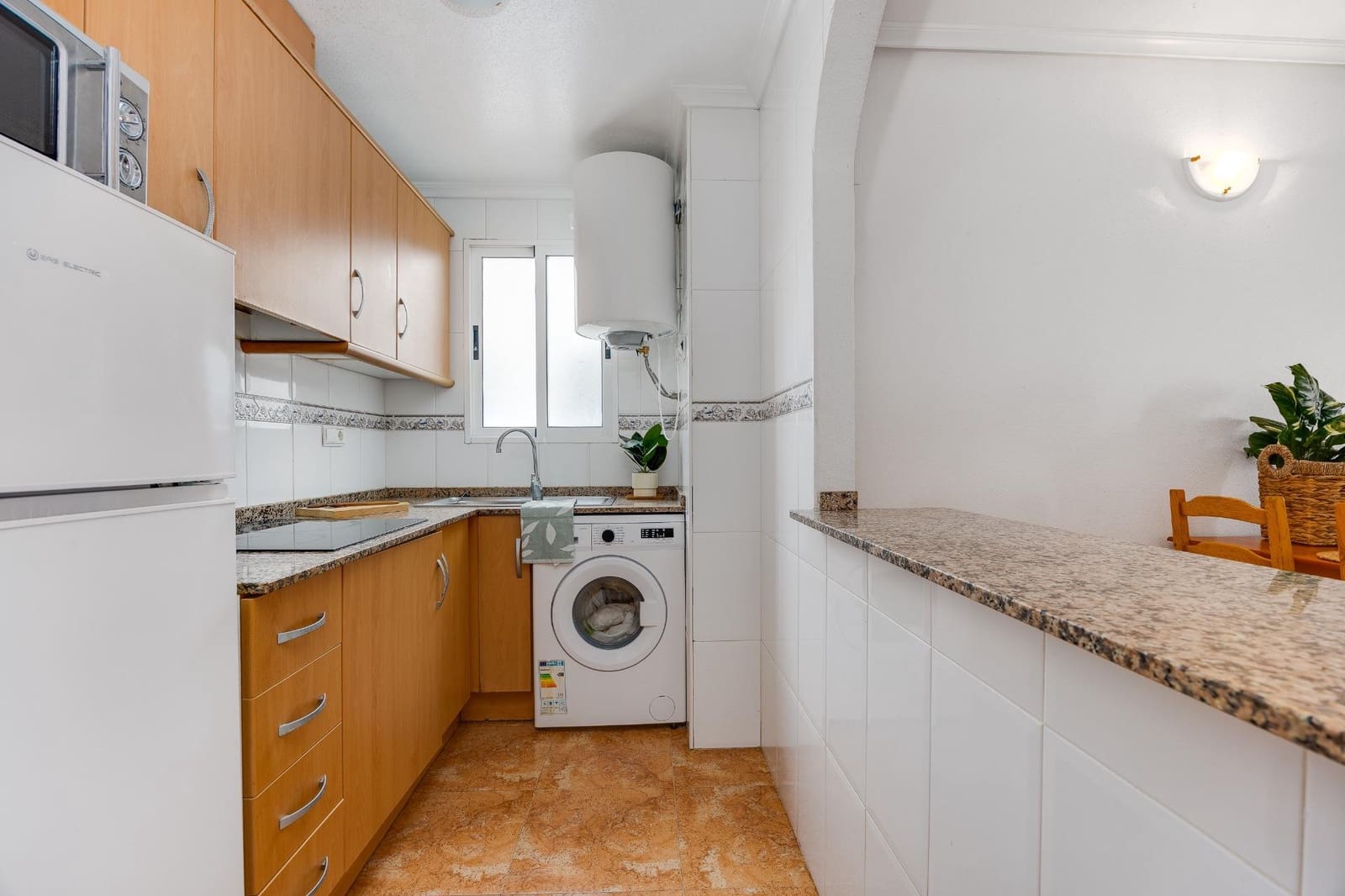 2 makuuhuone Huoneisto myytävänä paikassa Torrevieja mukana uima-altaan - 149 500 € (Ref: 10115900)