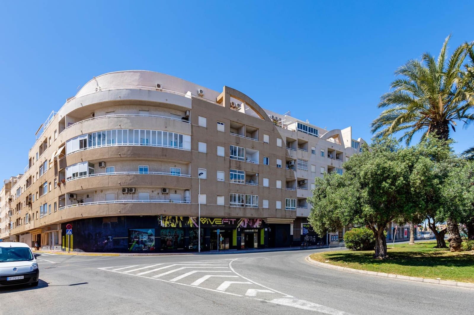 2 makuuhuone Huoneisto myytävänä paikassa Torrevieja mukana uima-altaan - 149 500 € (Ref: 10115900)