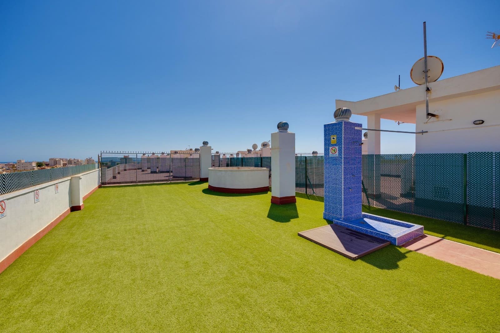 2 makuuhuone Huoneisto myytävänä paikassa Torrevieja mukana uima-altaan - 149 500 € (Ref: 10115900)