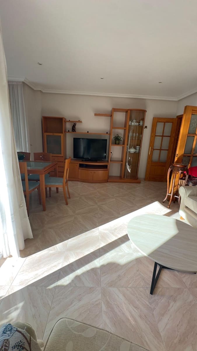 3 slaapkamer Appartement te huur in Torrevieja - € 1.200 (Ref: 10171715)