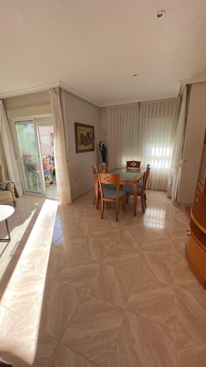 3 slaapkamer Appartement te huur in Torrevieja - € 1.200 (Ref: 10171715)