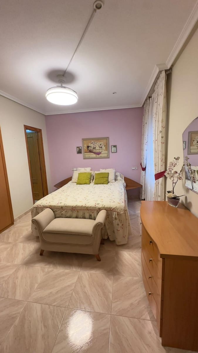 3 slaapkamer Appartement te huur in Torrevieja - € 1.200 (Ref: 10171715)
