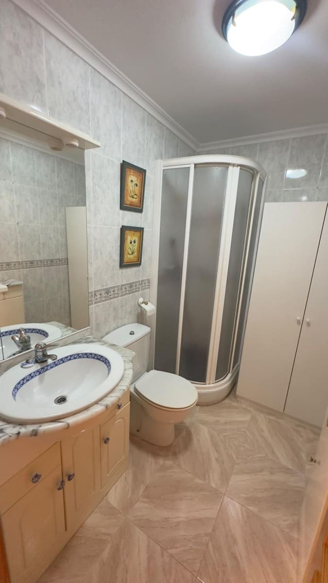 3 slaapkamer Appartement te huur in Torrevieja - € 1.200 (Ref: 10171715)