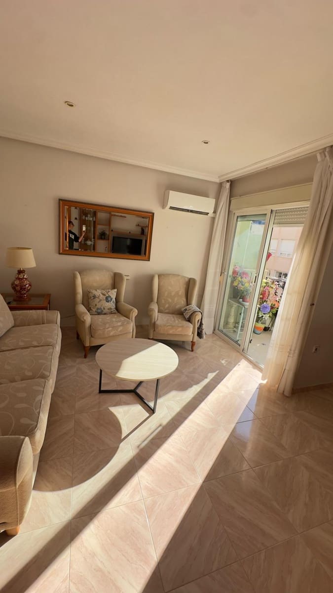 3 slaapkamer Appartement te huur in Torrevieja - € 1.200 (Ref: 10171715)