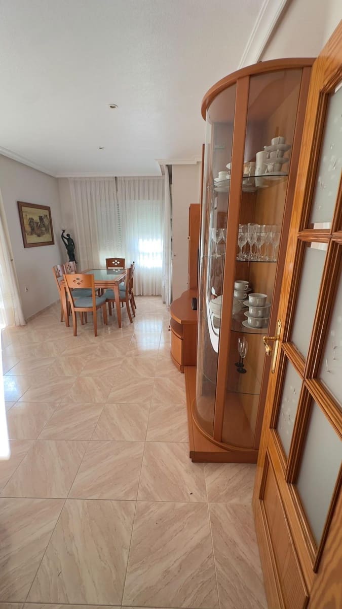 3 slaapkamer Appartement te huur in Torrevieja - € 1.200 (Ref: 10171715)