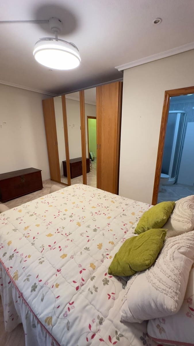 3 slaapkamer Appartement te huur in Torrevieja - € 1.200 (Ref: 10171715)
