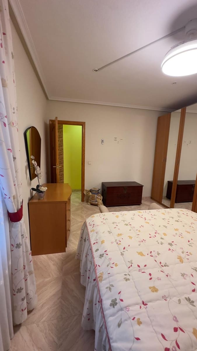 3 slaapkamer Appartement te huur in Torrevieja - € 1.200 (Ref: 10171715)