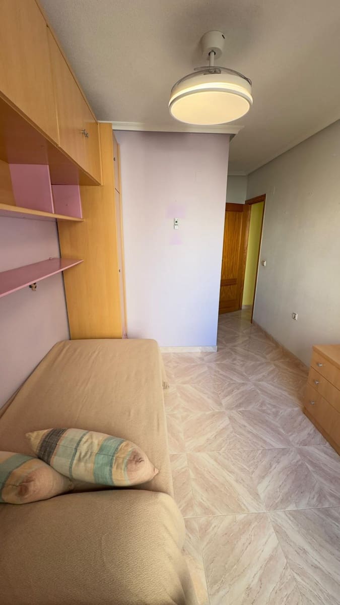 3 slaapkamer Appartement te huur in Torrevieja - € 1.200 (Ref: 10171715)