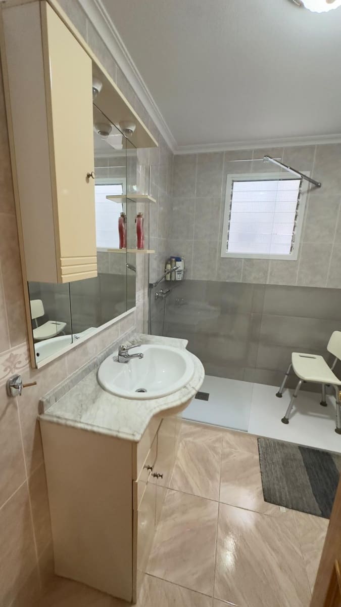 3 slaapkamer Appartement te huur in Torrevieja - € 1.200 (Ref: 10171715)