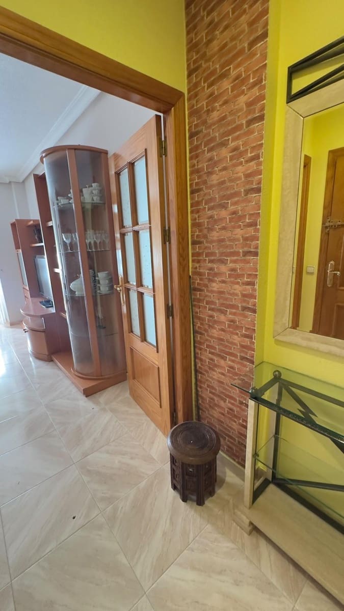 3 slaapkamer Appartement te huur in Torrevieja - € 1.200 (Ref: 10171715)