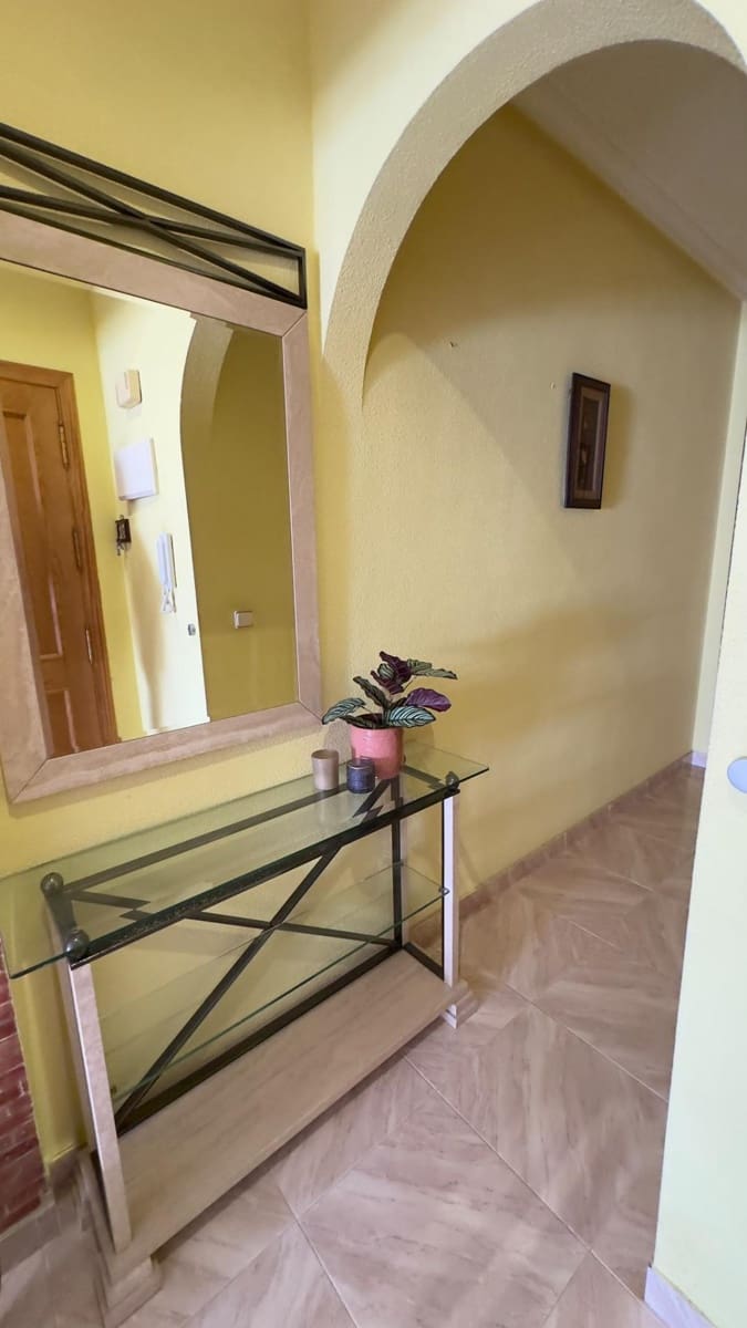 3 slaapkamer Appartement te huur in Torrevieja - € 1.200 (Ref: 10171715)