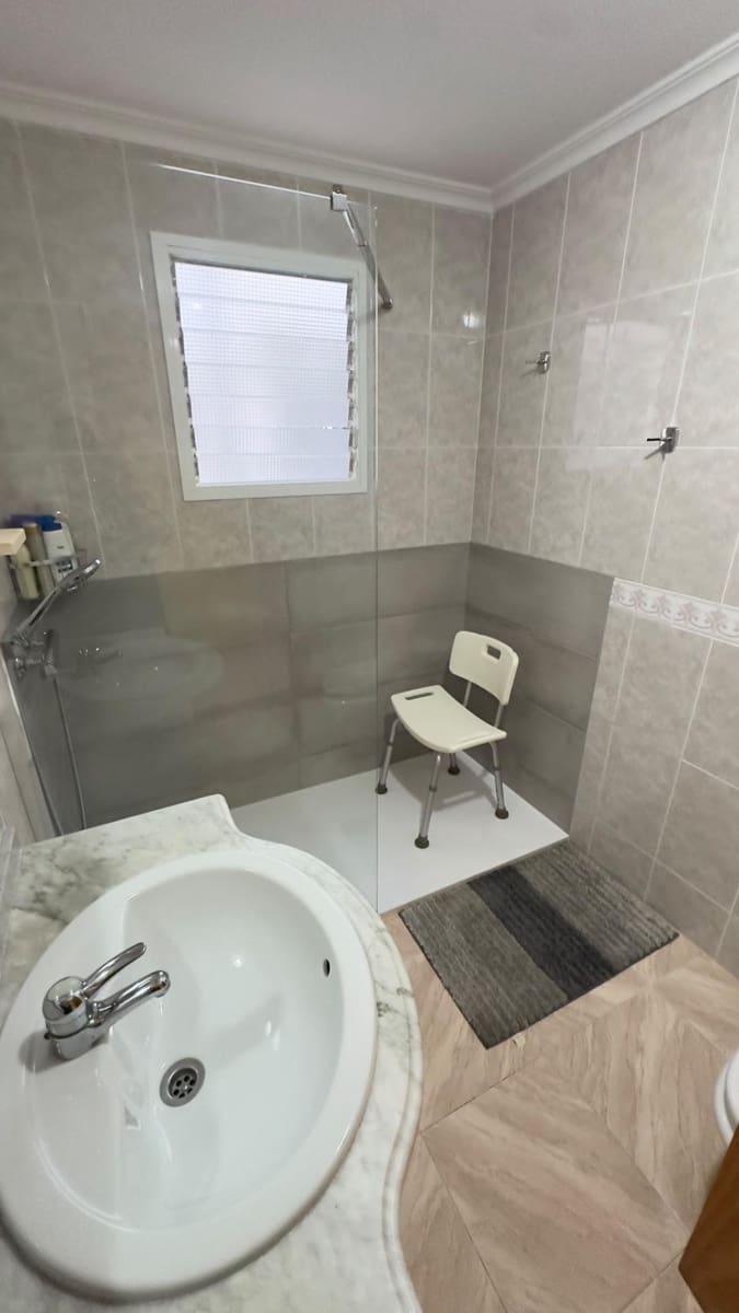 3 slaapkamer Appartement te huur in Torrevieja - € 1.200 (Ref: 10171715)