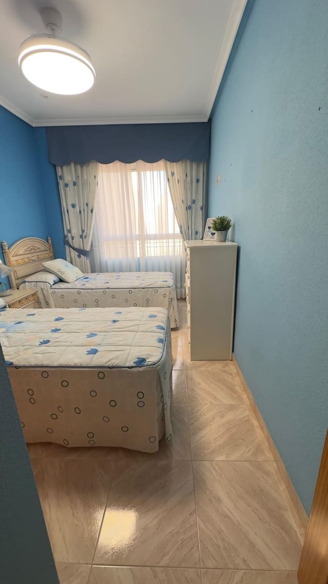 3 slaapkamer Appartement te huur in Torrevieja - € 1.200 (Ref: 10171715)