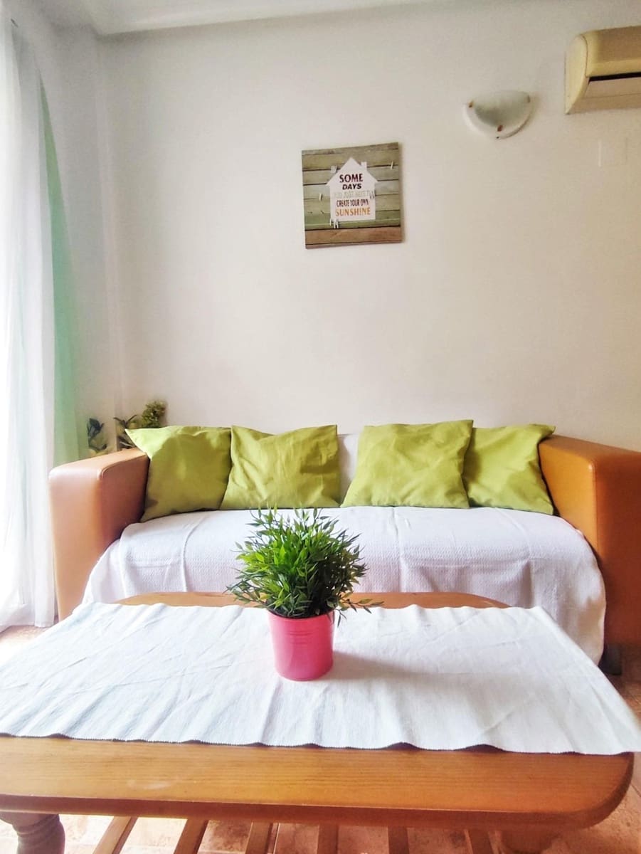 2 slaapkamer Appartement te huur in Torrevieja met zwembad - € 750 (Ref: 7097926)