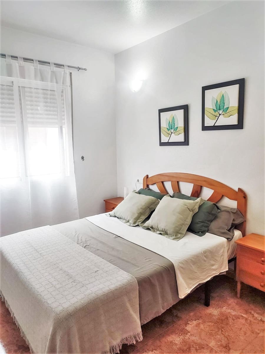 2 slaapkamer Appartement te huur in Torrevieja met zwembad - € 750 (Ref: 7097926)