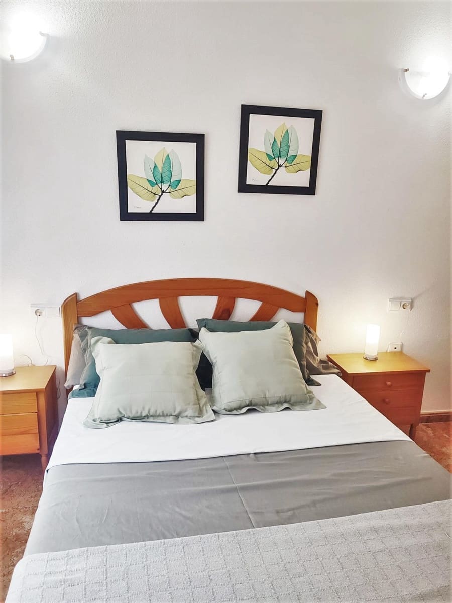 2 slaapkamer Appartement te huur in Torrevieja met zwembad - € 750 (Ref: 7097926)