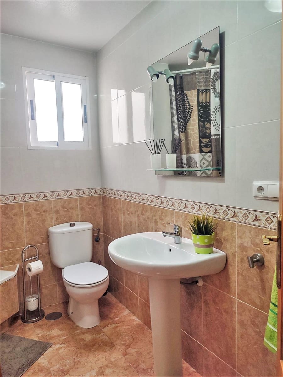 2 slaapkamer Appartement te huur in Torrevieja met zwembad - € 750 (Ref: 7097926)