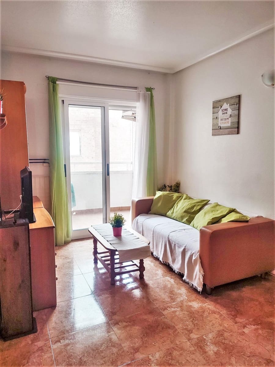 2 slaapkamer Appartement te huur in Torrevieja met zwembad - € 750 (Ref: 7097926)