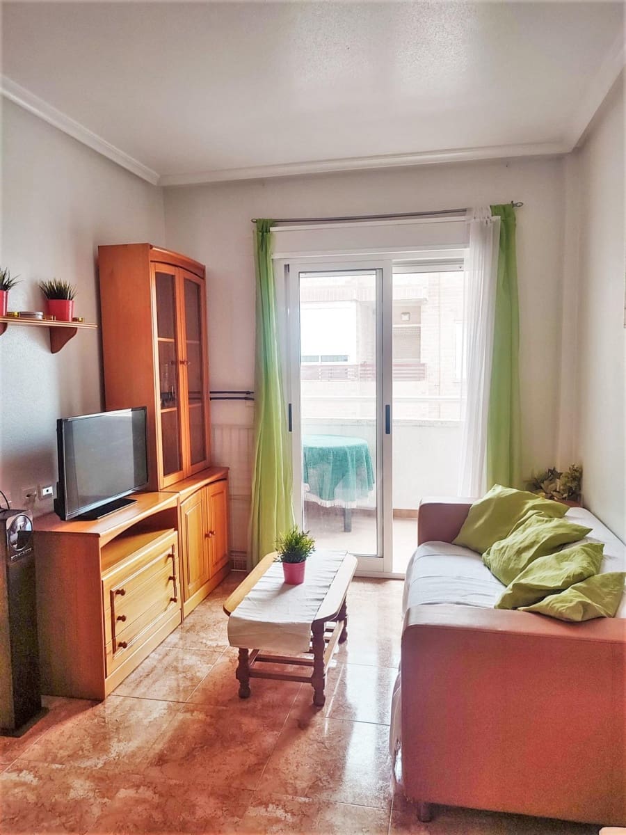 2 slaapkamer Appartement te huur in Torrevieja met zwembad - € 750 (Ref: 7097926)