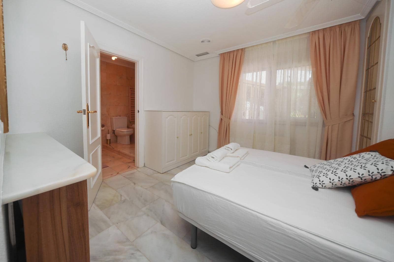 4 bedroom Villa for sale in Orihuela Costa with pool garage - € 799,000 (Ref: 8133864)