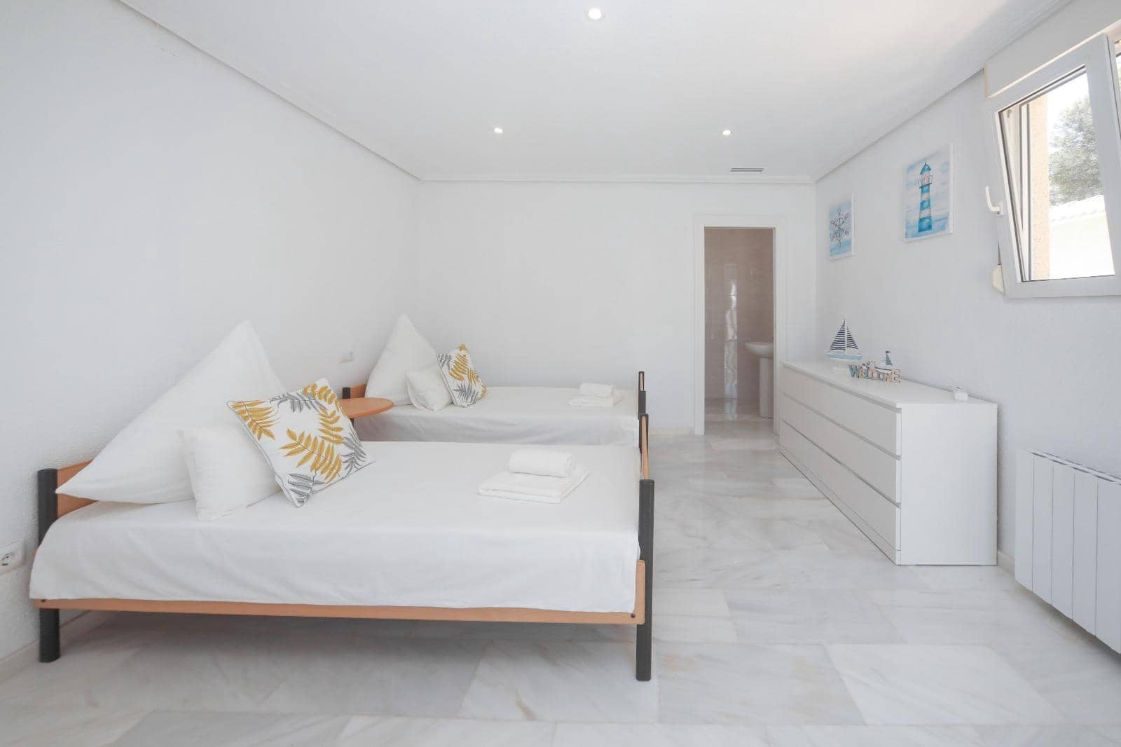 4 bedroom Villa for sale in Orihuela Costa with pool garage - € 799,000 (Ref: 8133864)