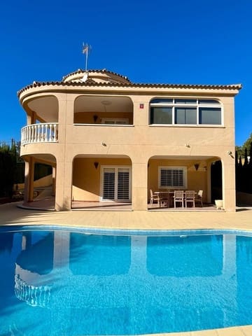 4 Zimmer Villa zu verkaufen in Torrevieja mit Pool - 600.000 € (Ref: 8133865)