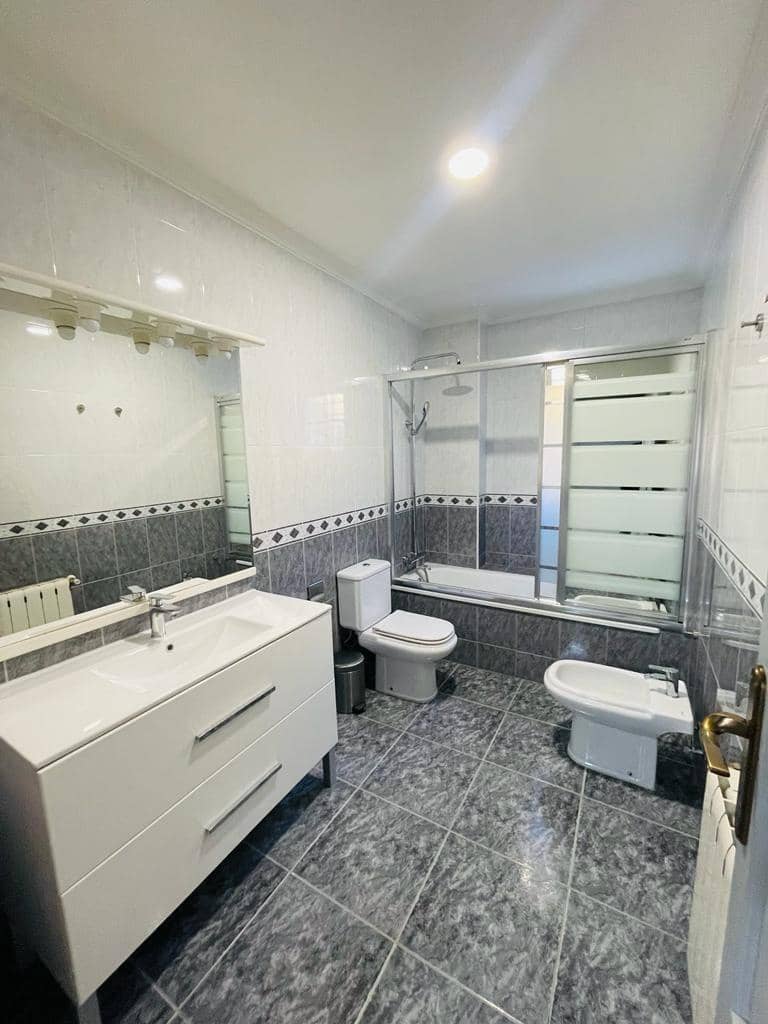 4 bedroom Villa for sale in Torrevieja with pool - € 600,000 (Ref: 8133865)