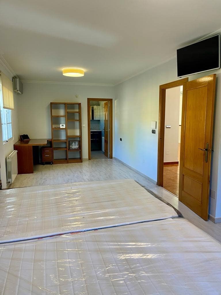 4 bedroom Villa for sale in Torrevieja with pool - € 600,000 (Ref: 8133865)