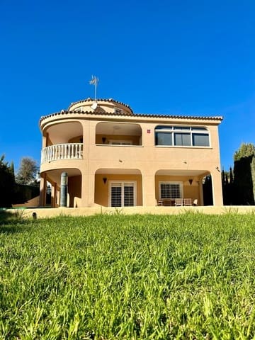 4 Zimmer Villa zu verkaufen in Torrevieja mit Pool - 600.000 € (Ref: 8133865)