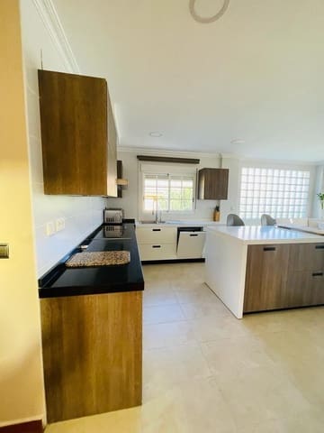 4 Zimmer Villa zu verkaufen in Torrevieja mit Pool - 600.000 € (Ref: 8133865)