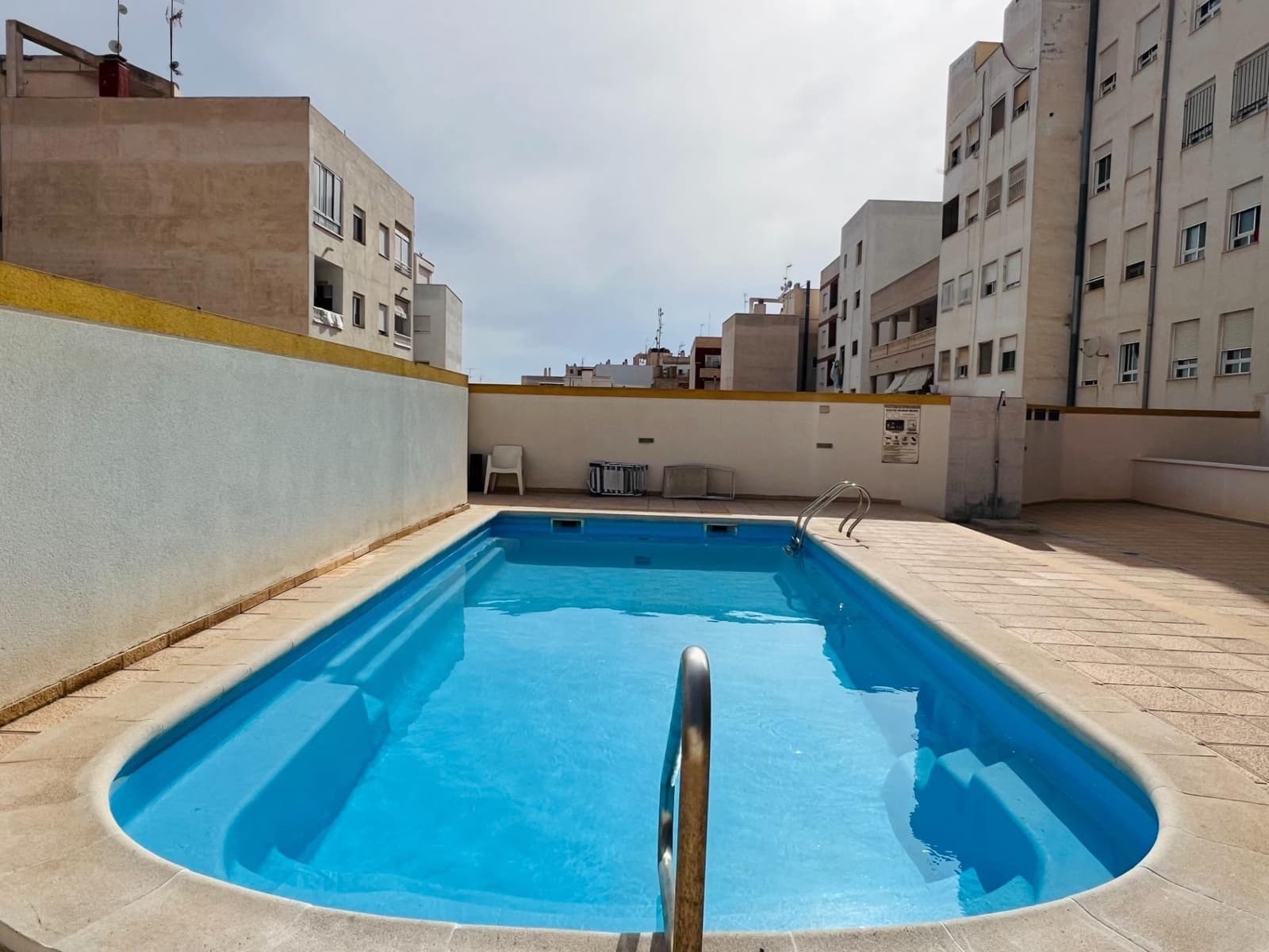 2 bedroom Apartment for rent in Torrevieja with pool - € 800 (Ref: 8445924)