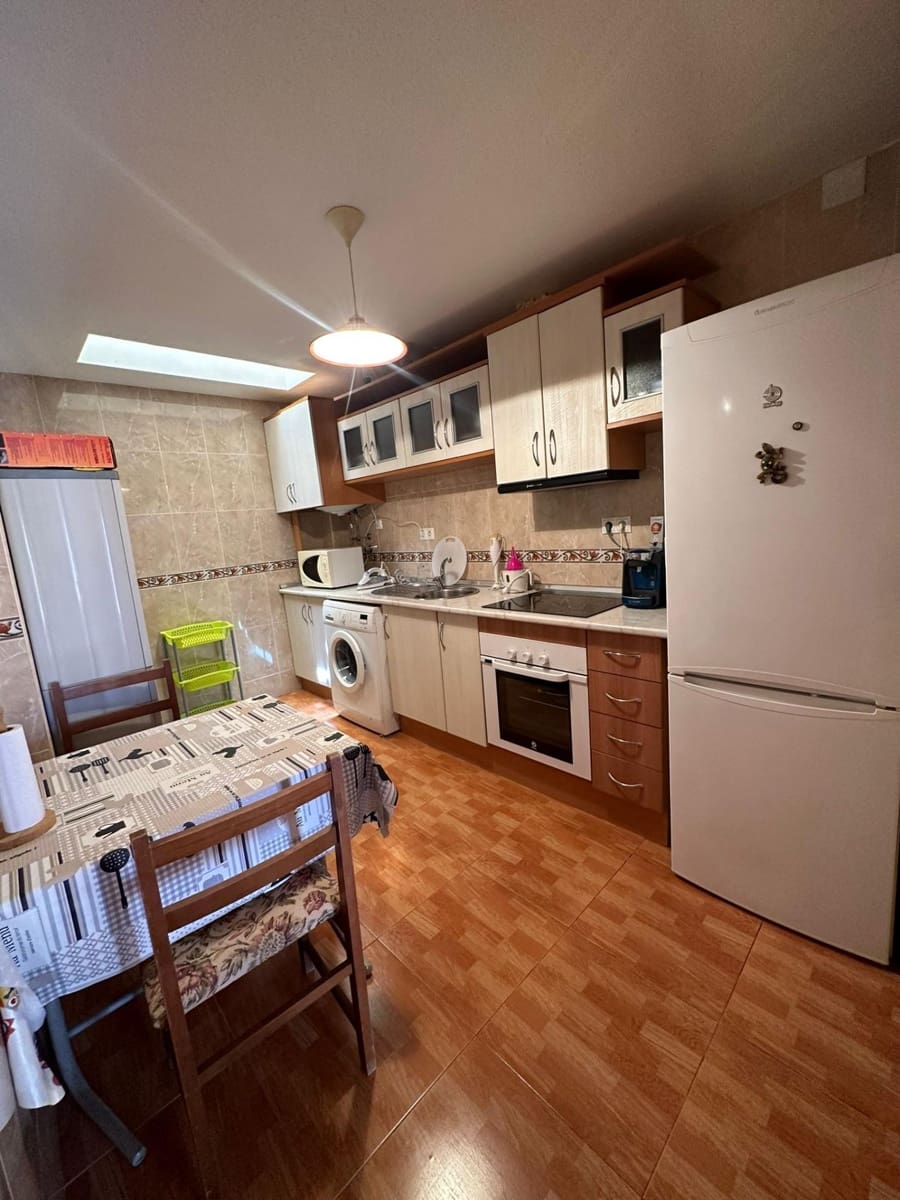 2 quarto Bungalow para arrendar em Torrevieja - 600 € (Ref: 8450791)