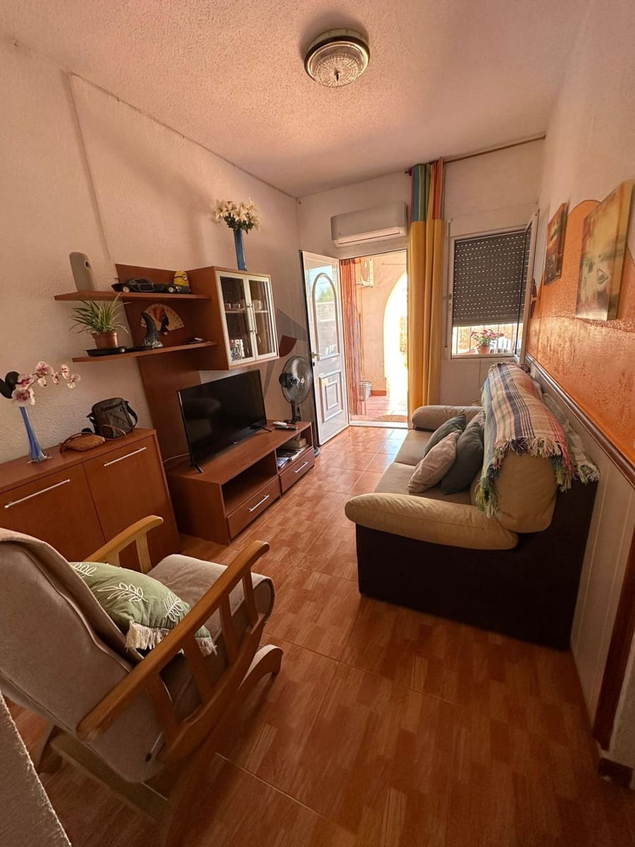 2 quarto Bungalow para arrendar em Torrevieja - 600 € (Ref: 8450791)