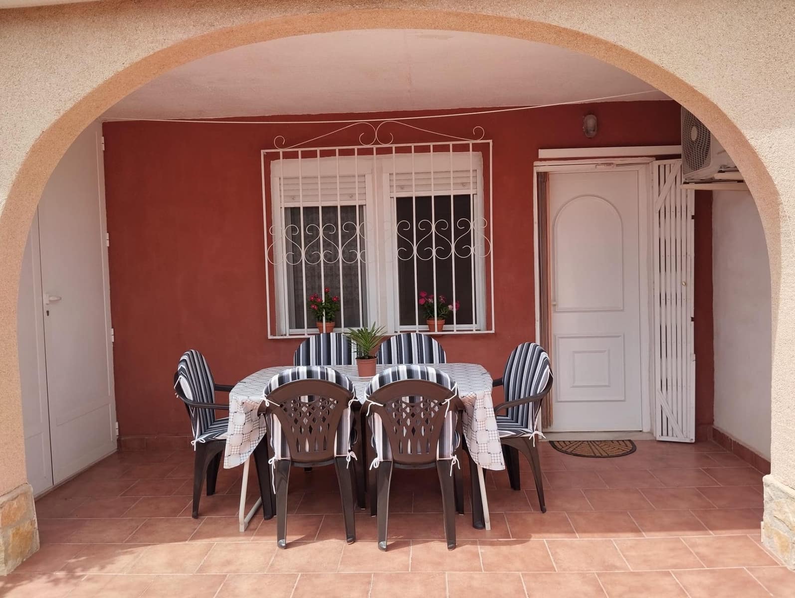 2 quarto Bungalow para arrendar em Torrevieja - 600 € (Ref: 8450791)