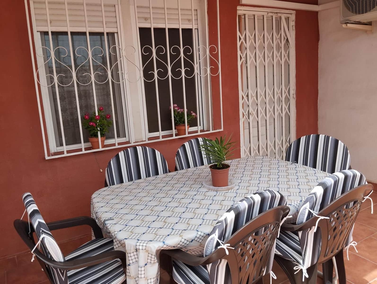 2 quarto Bungalow para arrendar em Torrevieja - 600 € (Ref: 8450791)