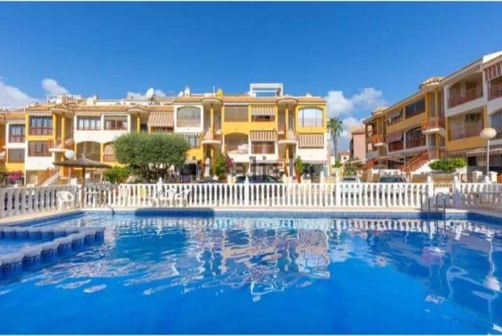Bungalow de 1 habitación en Torrevieja en alquiler con piscina - 700 € (Ref: 8886290)
