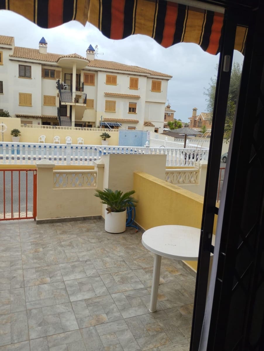 Bungalow de 1 habitación en Torrevieja en alquiler con piscina - 700 € (Ref: 8886290)