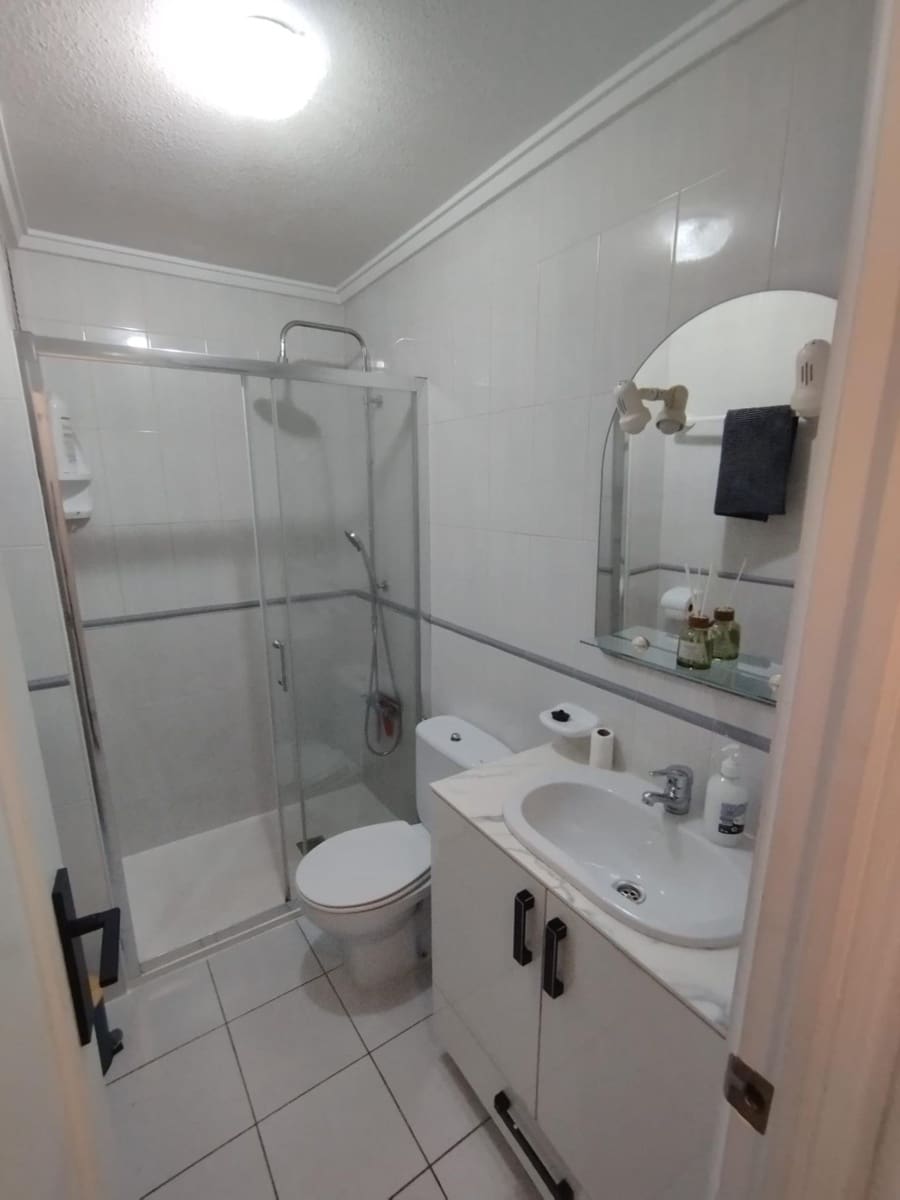 Bungalow de 1 habitación en Torrevieja en alquiler con piscina - 700 € (Ref: 8886290)