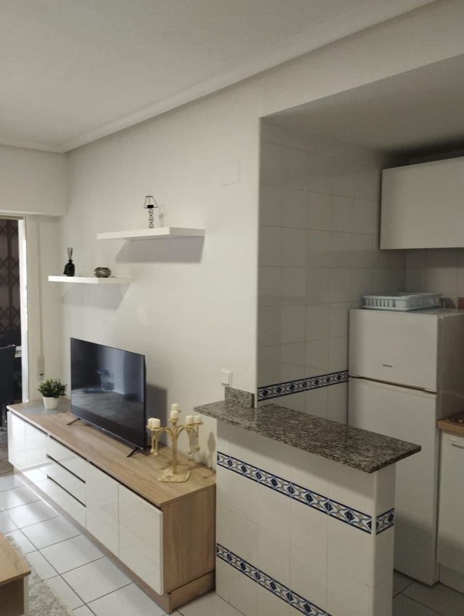 Bungalow de 1 habitación en Torrevieja en alquiler con piscina - 700 € (Ref: 8886290)