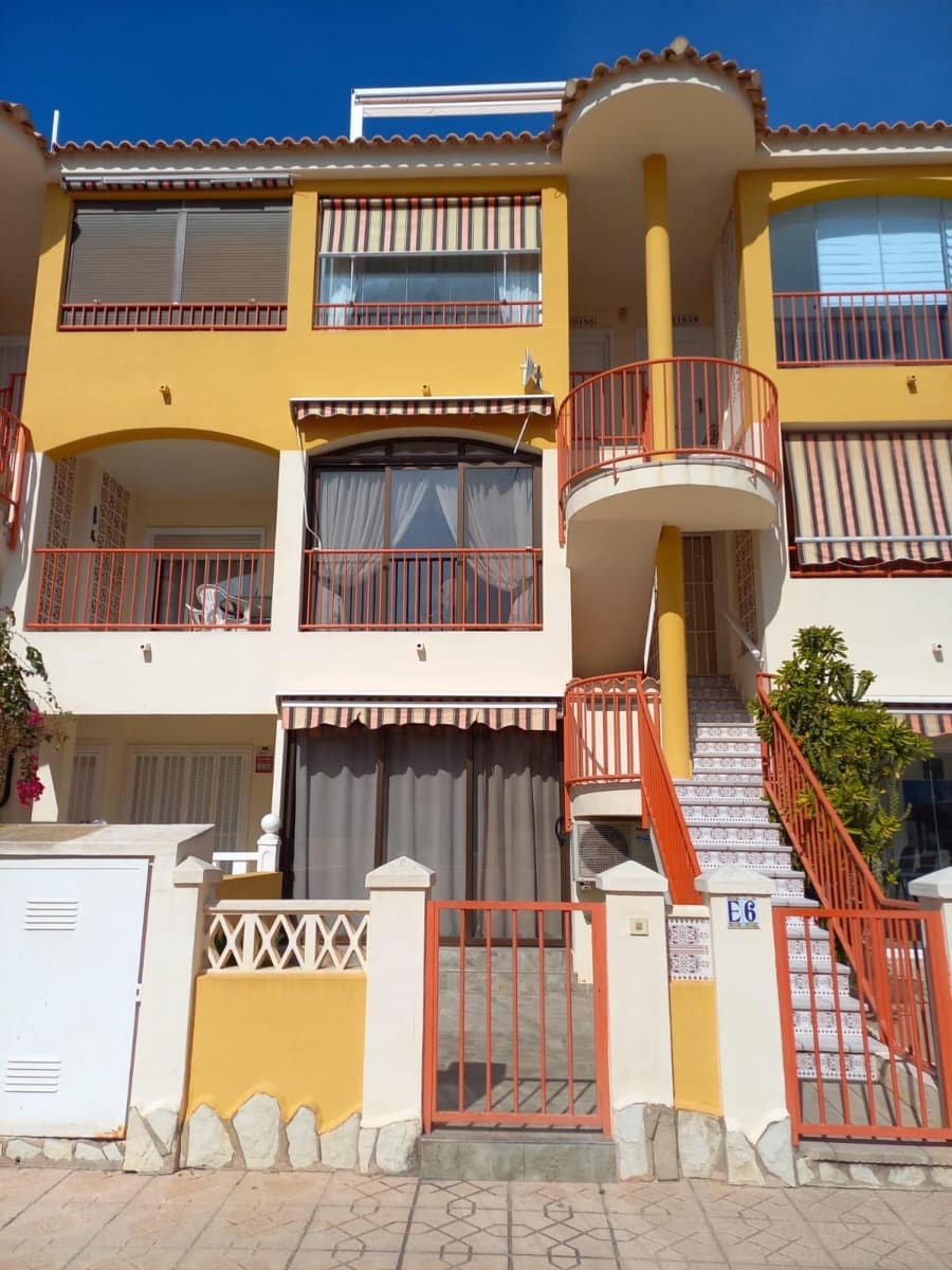 Bungalow de 1 habitación en Torrevieja en alquiler con piscina - 700 € (Ref: 8886290)