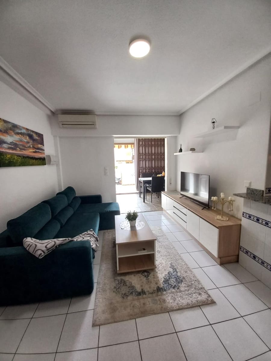 Bungalow de 1 habitación en Torrevieja en alquiler con piscina - 700 € (Ref: 8886290)