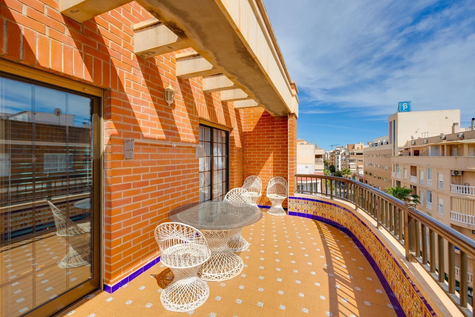3 soverom Penthouse til leie i Torrevieja - € 1 600 (Ref: 8915446)