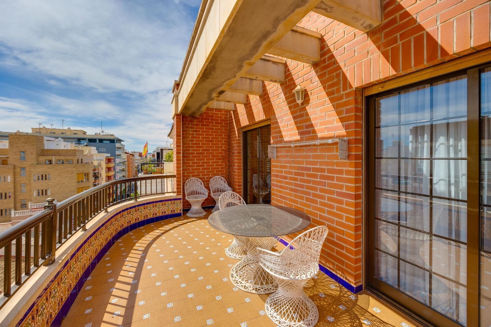 3 soverom Penthouse til leie i Torrevieja - € 1 600 (Ref: 8915446)